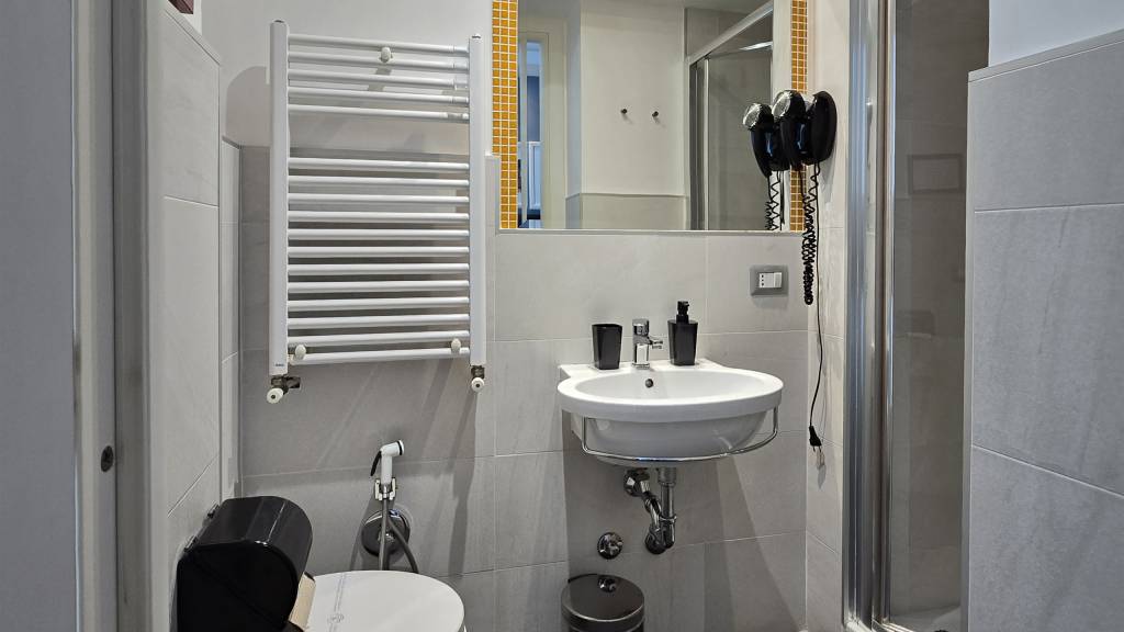 Home77-guesthouse-roma-bagno2